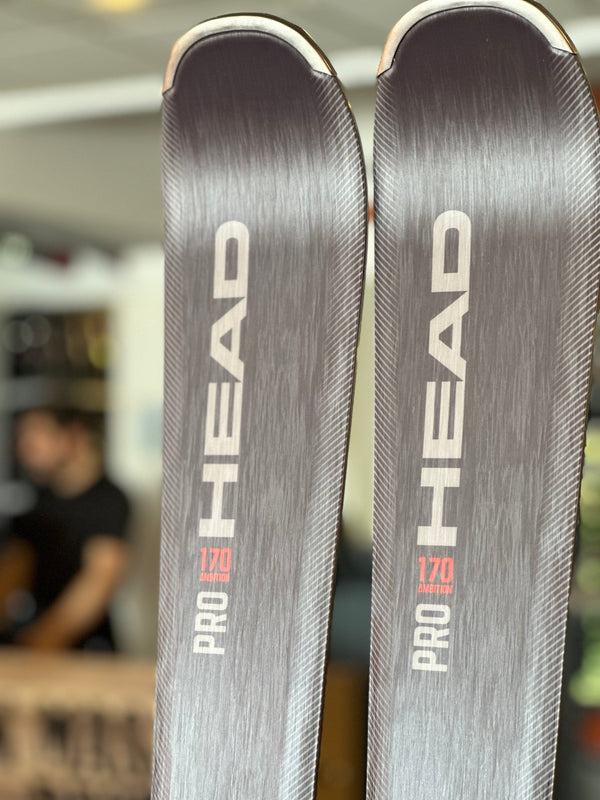 HEAD Ambition Pro 170 kayak, gri-gümüş renk, ön uçtan yakın çekim